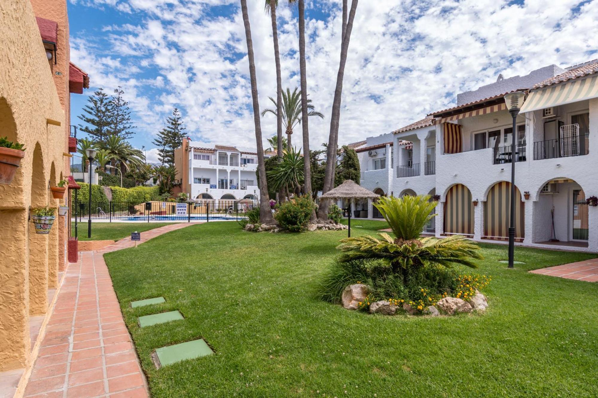 Renovated Apartment On Beachside With Pool Nerja Exterior photo
